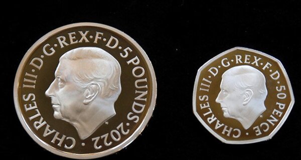 英國新硬幣公開，查理國王沒戴皇冠。圖／翻攝自微博
