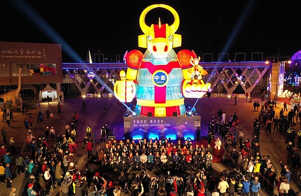 南投燈會每年吸引上百萬人次,縣議員陳宜君憂心花燈恐淪垃圾。圖/南投縣政府提供