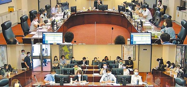 台北市政府2017年展開東湖社會住宅先期規畫,未料地方雜音難平,多名議員主張把預算砍至0元,待新市府上任後再從長計議。(摘自台北市議會網站)