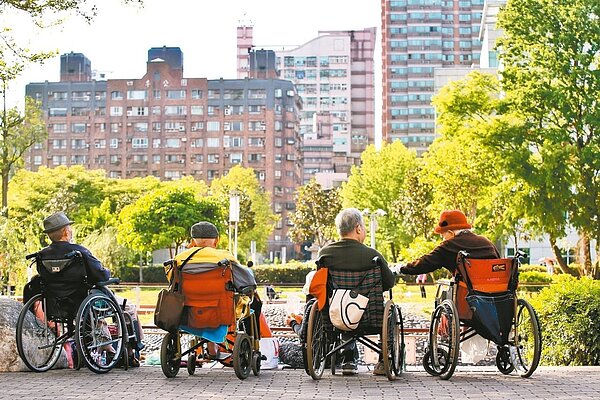 國民年金保險費率、及月投保金額2023年起將雙雙調漲。示意圖。圖/聯合報系資料照片