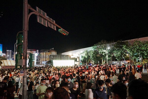 2022年台北白晝之夜點亮整個士林商圈。圖/ITF台北國際旅展臉書粉專