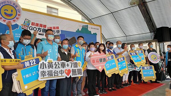 台中市政府推動「小黃公車」政策，讓計程車替代公車，免費服務民眾，今再新增7條路線。記者黃寅／攝影 