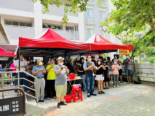 洲美里中元普渡。圖/擷取自里長粉專