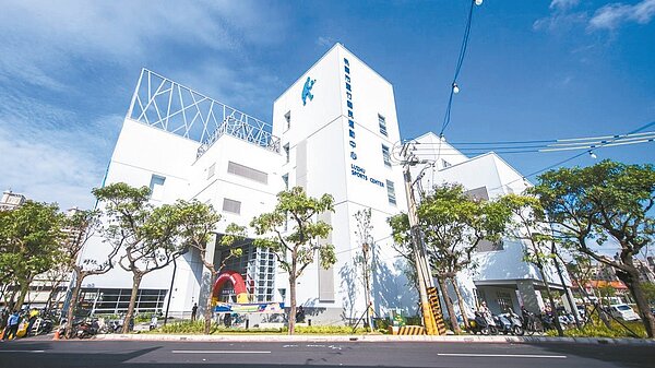 蘆竹國民運動中心2019年11月啟用,被爆上百項缺失。圖/市府提供