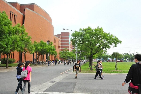 有媒體報導，長榮大學周遭租屋市場受到招生缺額狀況影響，空租現象明顯。圖／取自長榮大學臉書