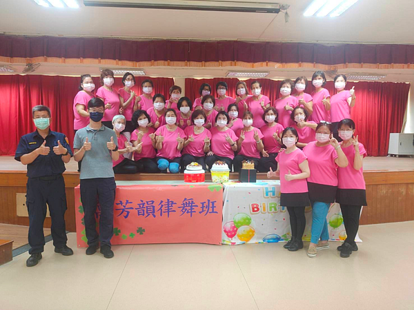陳姿秀里長成立萬芳里樂齡發展學會開設課程並鼓勵里民來參加活動(圖/陳姿秀里長提供)