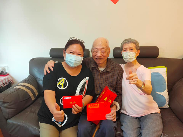 陳姿秀里長關懷萬芳里的每一位里民並及時給予協助(圖/陳姿秀里長提供)