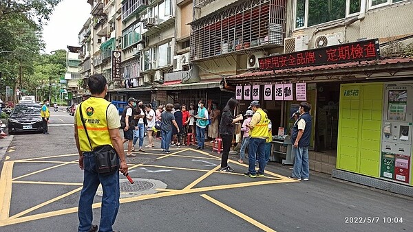 母親節時舉辦獻禮慈母活動,邀請里區的媽媽們一同來參加(圖/吳融昊里長提供)