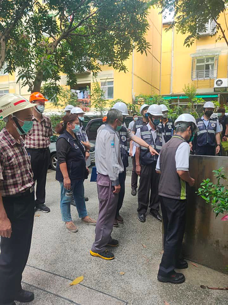 陳姿秀協助申請老舊瓦斯外管汰換(圖/陳姿秀里長提供)