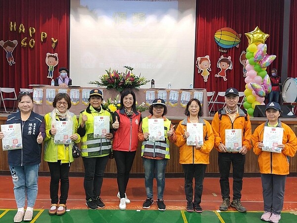 萬芳里里長陳姿秀與里民建立良好關係(圖/陳姿秀里長提供)