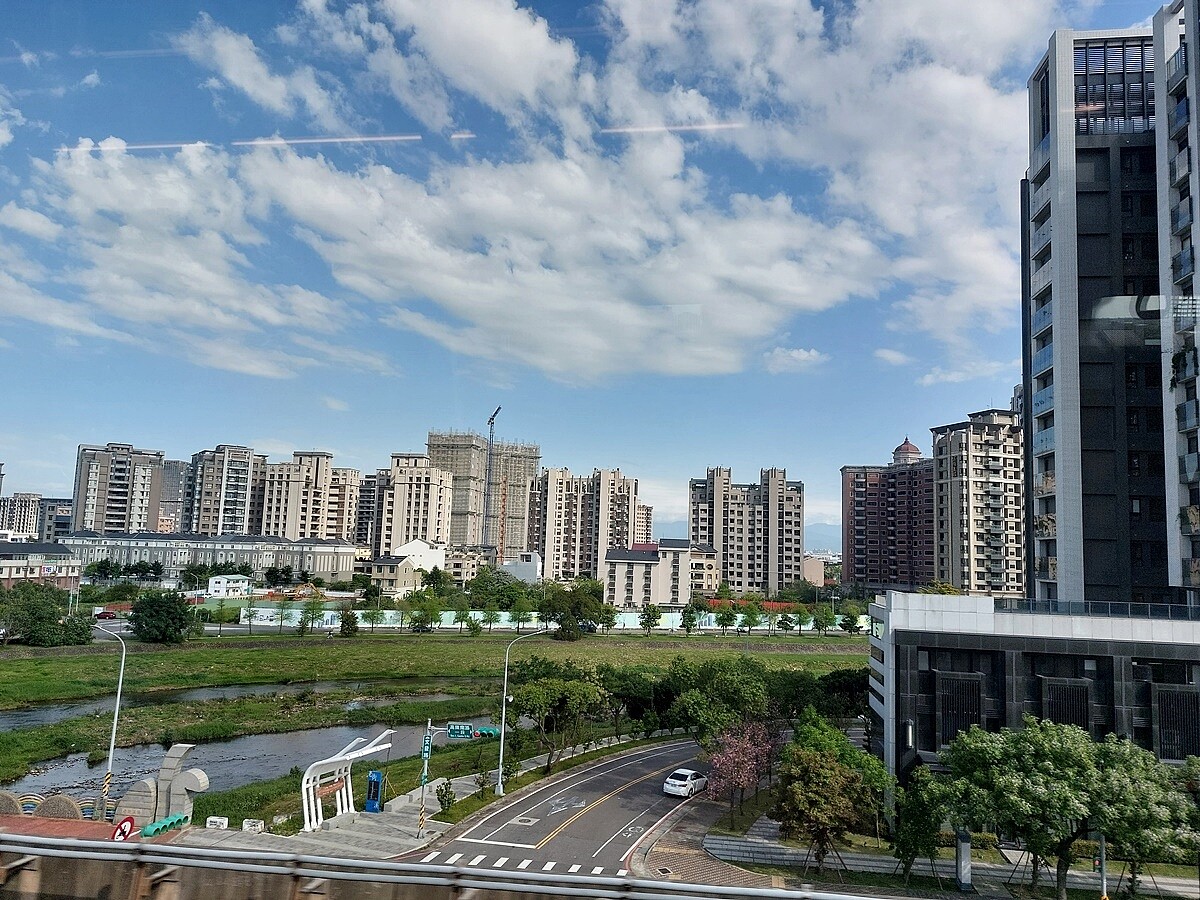 好消息!「新天龍國」議價空間曝光 他見屋主佛心降價「已絕版」 桃園房市熱區之一的青埔特區,今年上半年青埔也歷經一波「預售屋逃命潮」,不少持有者拋貨出場。圖/好房網News記者林和謙/攝