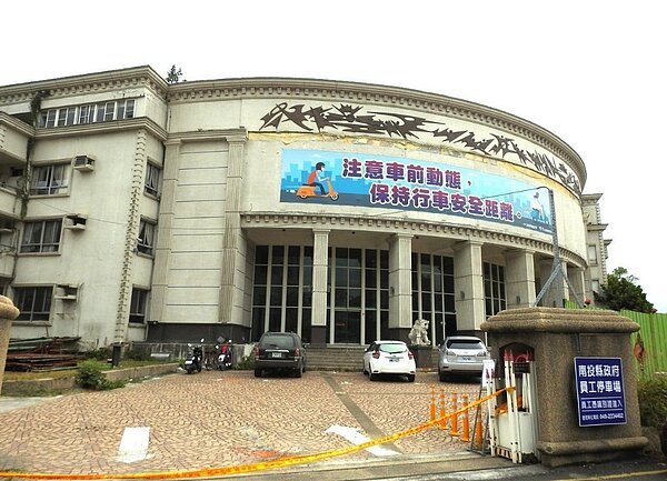 南投舊議會用地原規劃由秀泰影城進駐,未料因疫情,且廠商評估賺錢機會不大,最終告吹。圖/聯合報資料照片