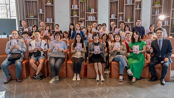 富宇豐原新案「大宅豐鼎」接待中心日前舉辦了知名暢銷作家丁菱娟《逆風前行》的新書發表會。圖/業者提供