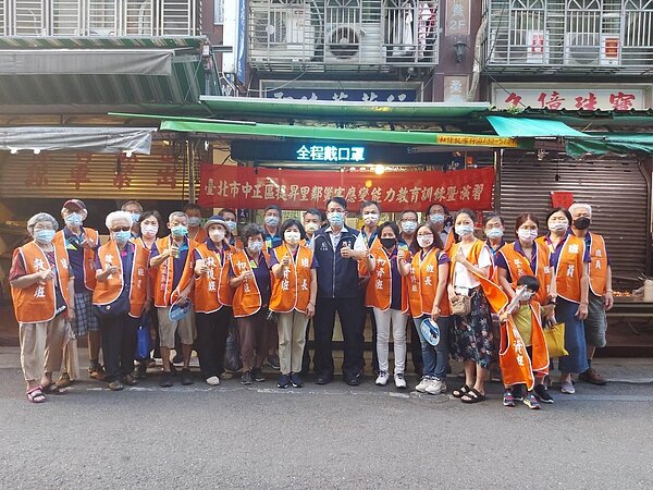 三愛里成立守望相助隊，讓竊盜事件減少，並大幅提升里區安全。圖／由里長陳仁志提供