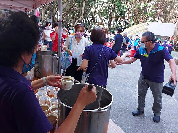 三愛里在四個主要節慶舉辦聯歡活動，陳仁志表示，有時候聖誕節也會舉辦活動。圖／由里長陳仁志提供