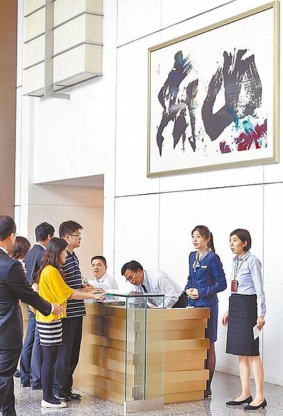 南山人壽表示目前營運資金充裕,資產體質良好、財務狀況穩健,並沒有向銀行借貸情形發生。(本報資料照片)