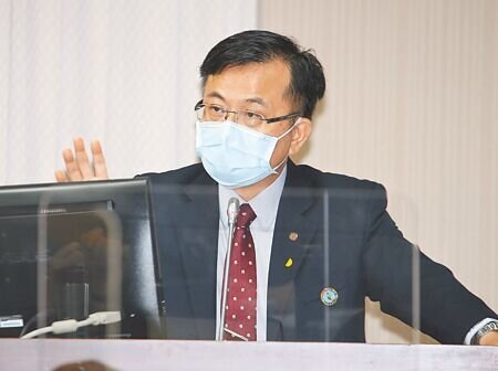 針對部分有線電視系統業者提出要將55頻道TVBS更動到158、149頻道,原55台替換為鏡電視新聞台,NCC主委陳耀祥5日表示已經駁回業者的移頻申請。(姚志平攝)