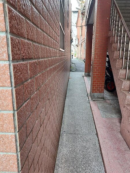 斜坡與石階，爬得氣喘吁吁。圖／易小滿攝

