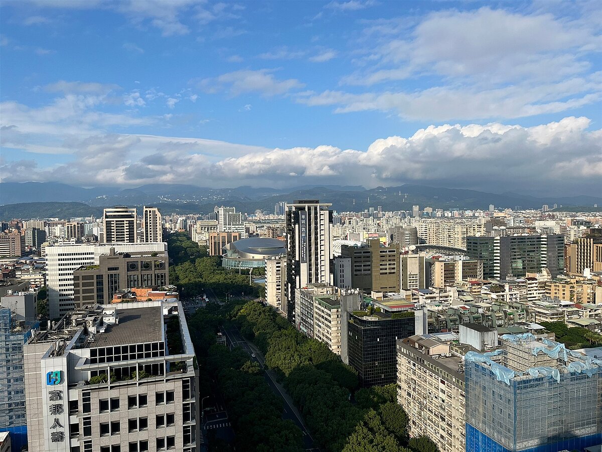 9月北台灣新屋市場在928檔期不少新建案登場下，帶動預售推案量、來客組數同步成長，惟買方觀望氣氛濃烈，買氣連兩月下滑，市況「量縮價平」。 記者游智文／攝影