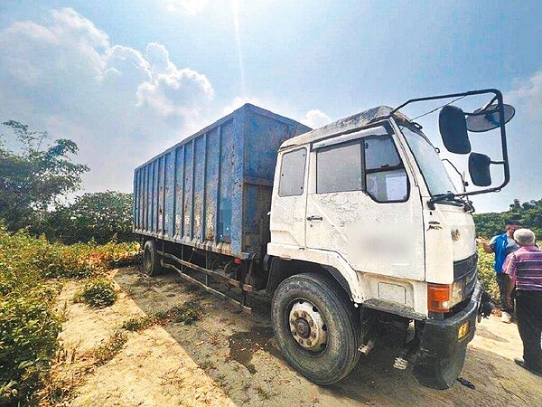 雲林縣沿海鄉鎮最近經常有民眾通報，農田被濫倒廢棄土方。（雲林縣政府提供）