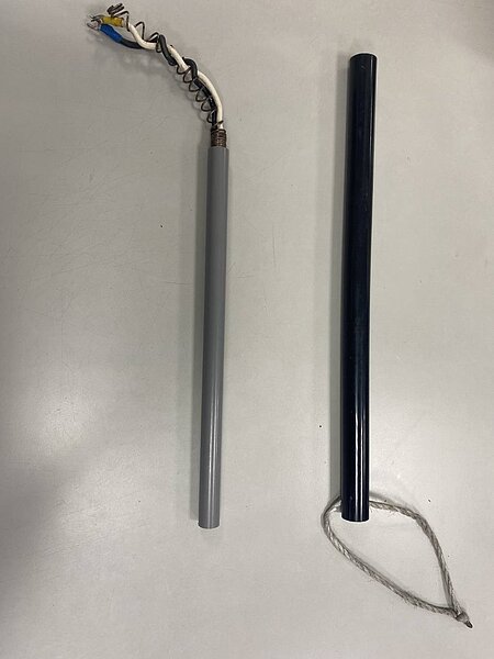 吳、李2人隨手抄起水管、橡膠棒互毆。記者李隆揆／翻攝