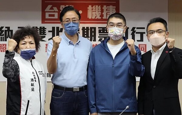 立委洪孟凱（右起）、基隆市長參選人謝國樑、桃園市長參選人張善政、立委游毓蘭推動桃北北基1280票證整合。圖／張善政競辦提供