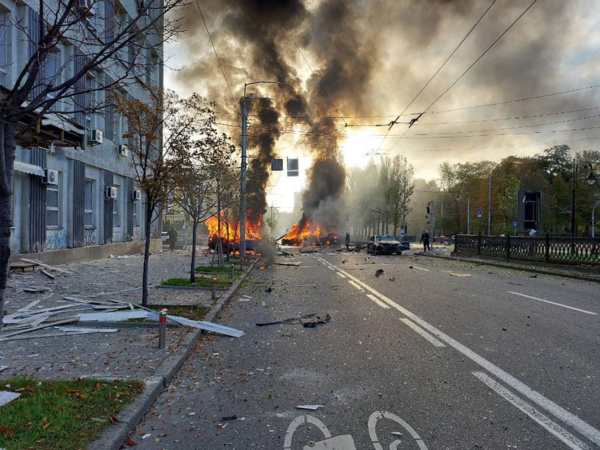 烏克蘭首都基輔市中心在當地時間10日上午響起空襲警報，隨後於8點左右傳出數聲爆炸聲，市長克里契科指出皆落在市中心，同時也是基輔數月以來第一次遭到襲擊。截自推特