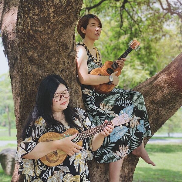旗津海岸星光野餐趴邀請小編烏克麗麗樂團以夏威夷曲風陪伴大家享受野餐時光。圖／高雄市經發局提供