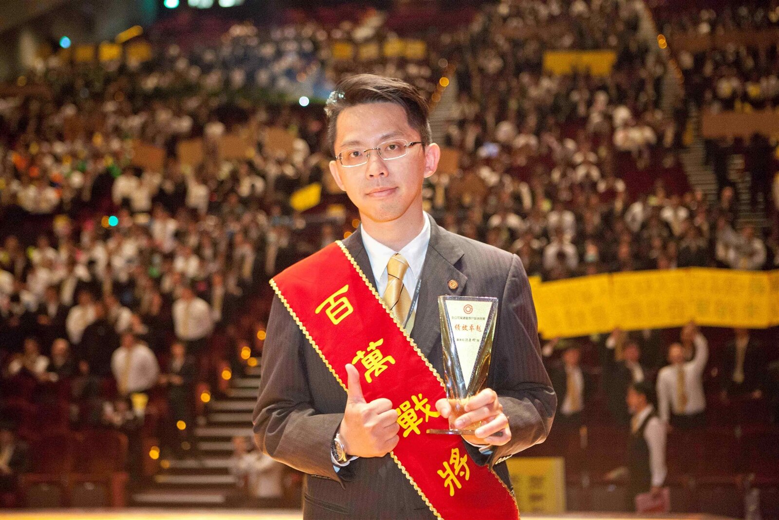 千萬經紀人陳信德以誠實服務替客戶創造圓滿,連年勇奪永慶房屋業績排名前三的肯定。圖/永慶房產集團提供