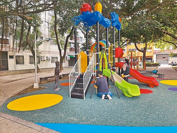 台中市設有遊具設施的公園共有561處，市府建設局完成其中544處的安全檢測，預計10月底可全部檢測完畢。（中市府提供／林欣儀台中傳真）