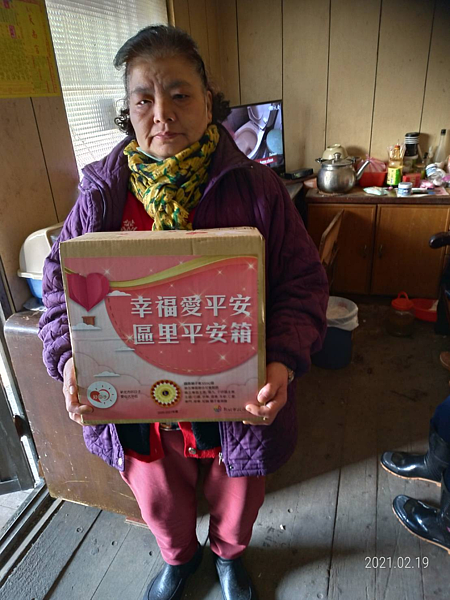 贈送里民的關懷物資。圖片由鄭宗良里長提供
