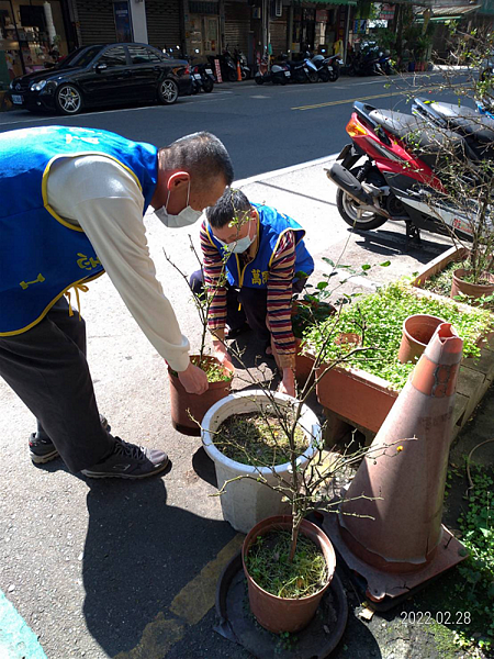 傾倒廢水。圖片由鄭宗良里長提供
