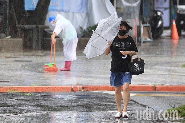 雨天示意圖。報系資料照／記者林伯東攝影 