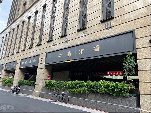 經規劃翻新的中崙市場周邊。圖／吳珮瑜攝
