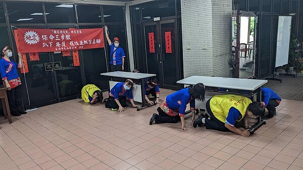 萬美里地震三步驟演練。圖／取自「臺北市鄰里服務網」
