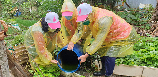 志工的清潔工作。圖片由蔡桂英里長提供
