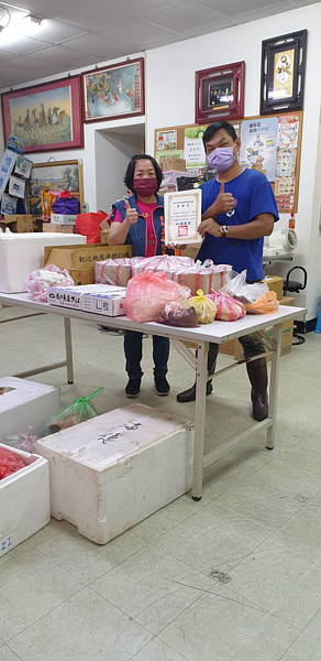 里民對愛心物資的捐贈。圖片由蔡桂英里長提供
