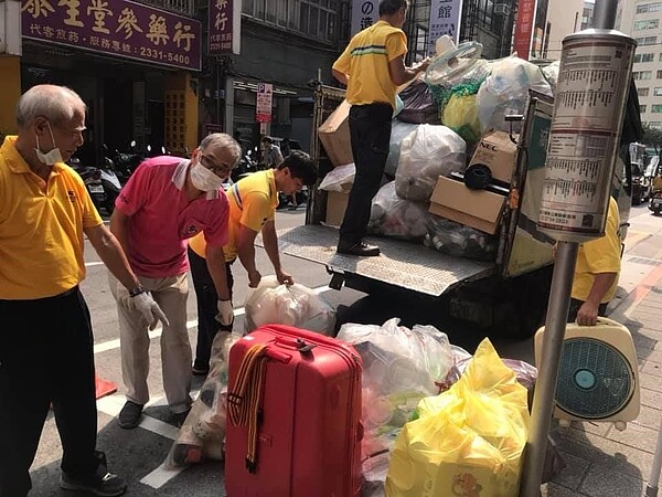 光復里回收車滿載而歸。圖／取自「臺北市鄰里服務網」