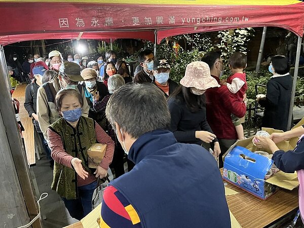 網溪里櫻花季牯嶺公園擠滿人潮。圖／取自「臺北市鄰里服務網」