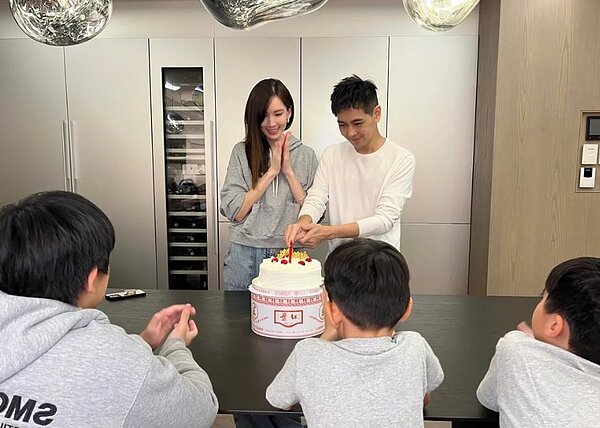 林志穎慶生露出帥臉。圖/擷自微博