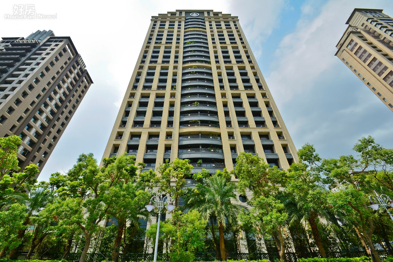 寶徠花園廣場,信義區豪宅,豪宅,捷運象山站豪宅,豪宅,信義路五段91巷12弄2號,每坪兩百萬,入住名人有孫芸芸,製作人詹仁雄,前總統陳水扁卸任前住所,全聯社董事長林敏雄千金林佩樺墜樓,夜總會鄰居宅。(好房News記者 陳韋帆/攝影)