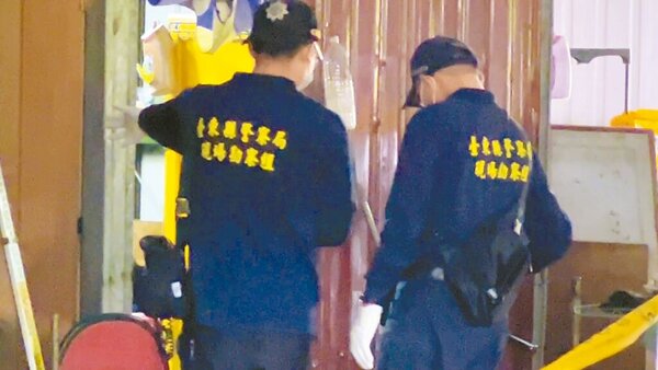 台東知本地區工廠宿舍昨日凌晨發生凶殺案，40歲卓姓員工頭部遭重創倒臥血泊死亡。（民眾提供）