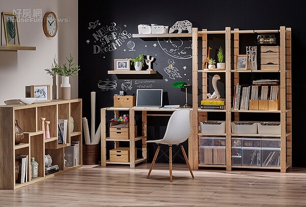 刷上水性黑板漆,讓牆面化身畫布,抗汙耐擦寫的優點,鼓勵孩子放膽揮灑創意。圖/特力屋提供