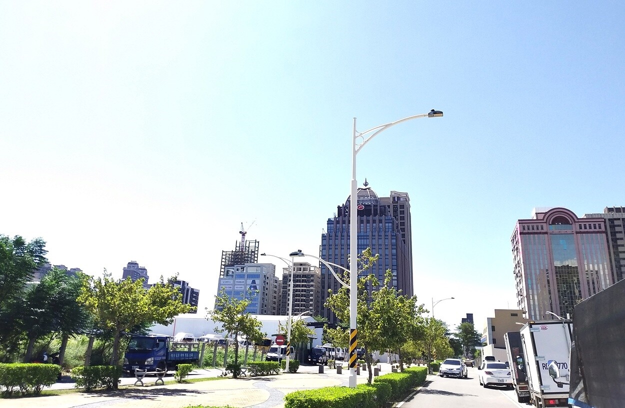 購屋貸款餘額飆高近年房價飆漲有頗大關聯，不過隨著房市景氣變動，中古屋交易將減，有些區域預計在2023年時房價會走跌。圖／好房網林和謙／攝