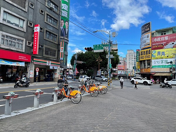 中和里周邊的YouBike 微笑單車。圖／記者吳珮瑜攝
