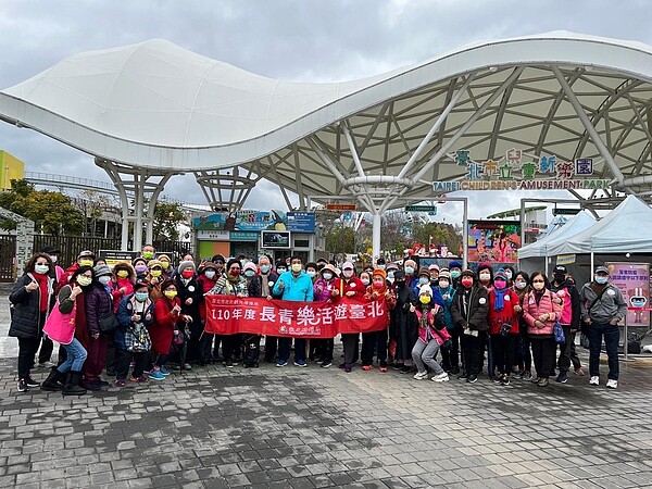 新營里長青樂活遊臺北活動。圖／何國榮里長提供