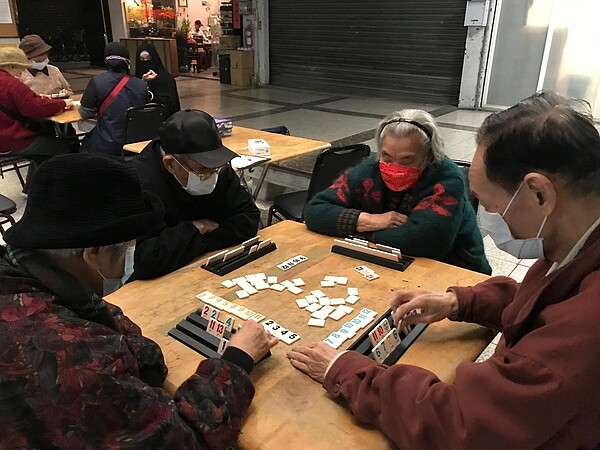 長者桌遊課程。圖／何國榮里長提供