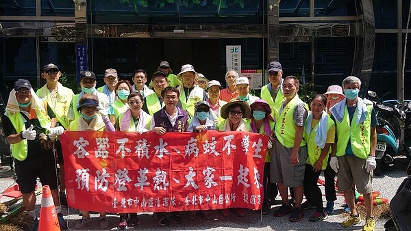 行孝里環保志工出動。圖／取自「臺北市鄰里服務網」
