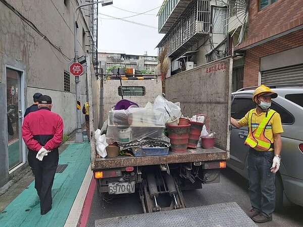 中原里載大型廢棄物。圖／取自「台北市鄰里服務網」
