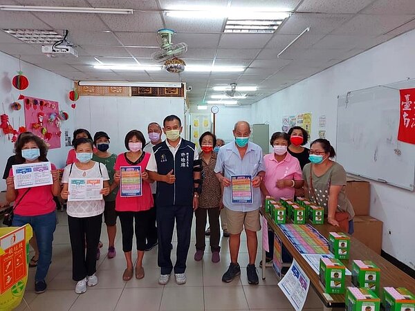 南港區新富里許睦燦里長用心經營長者關懷。圖／里長提供